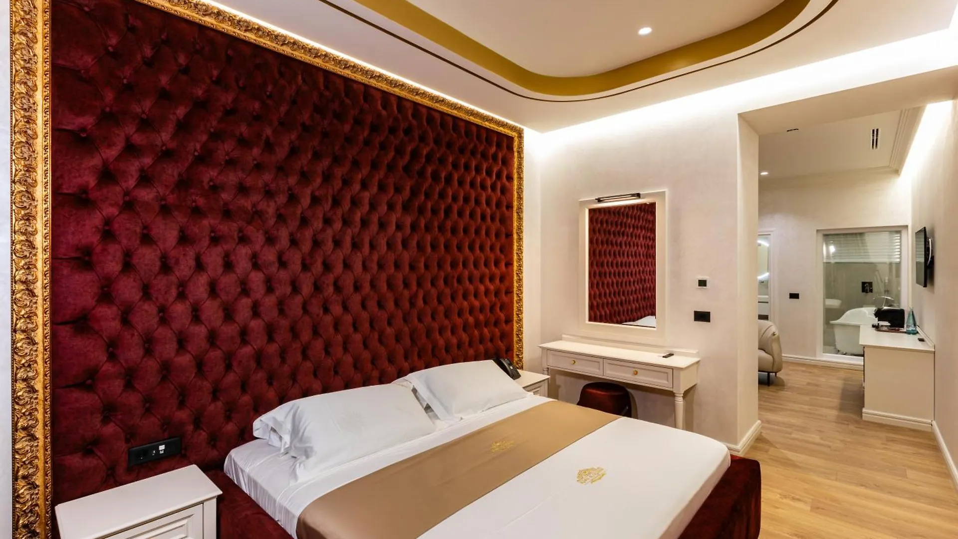 King & Queen Palace Fier Albánia