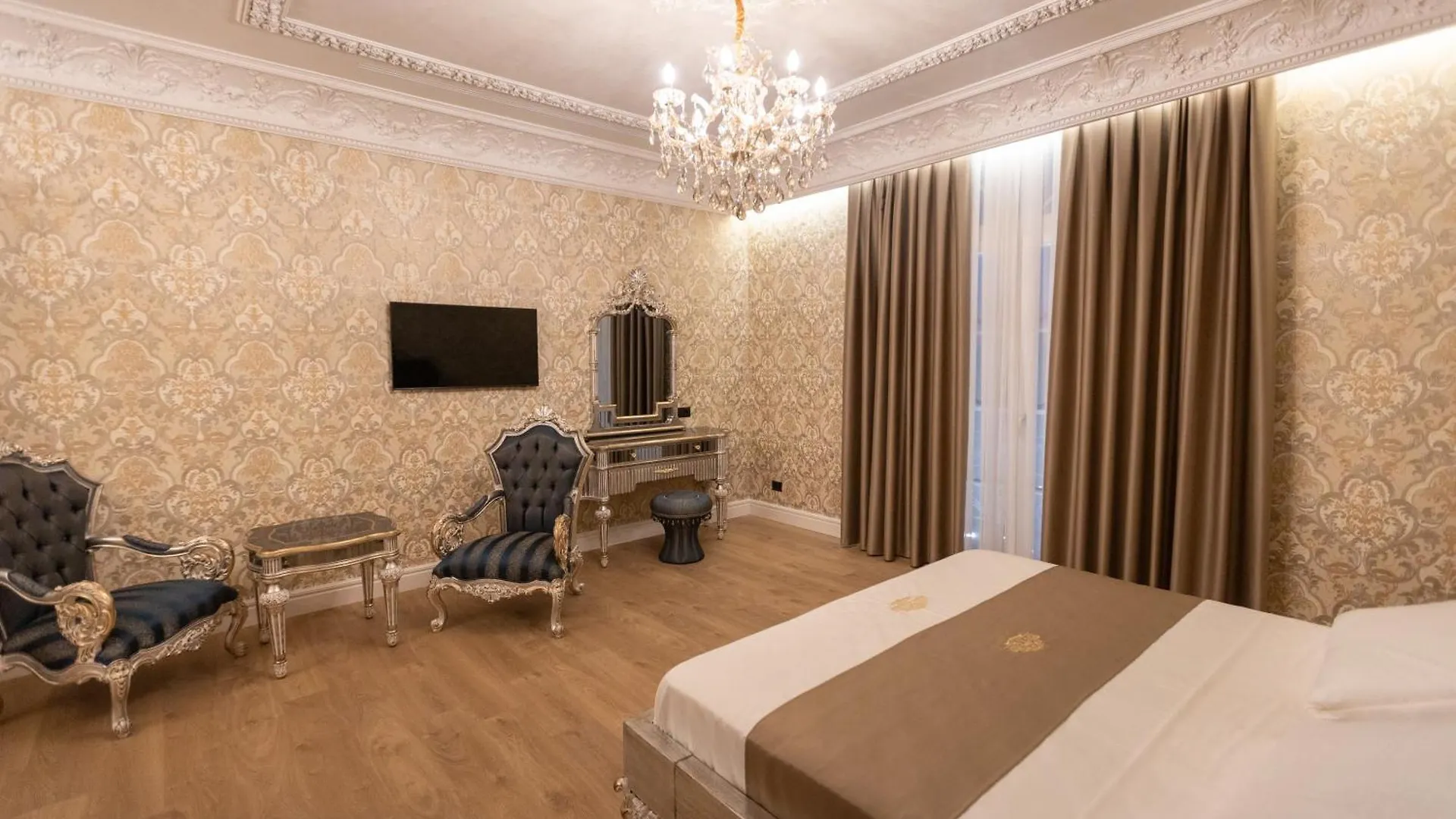 King & Queen Palace Fier